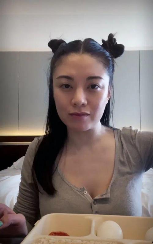 廖碧儿生活照,尽显优雅魅力，揭秘明星日常