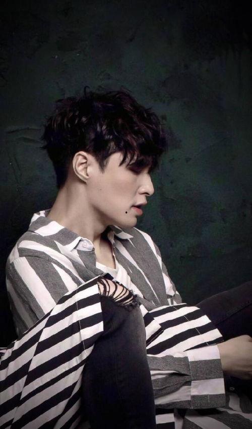 张艺兴图片最帅照片,定格最帅瞬间