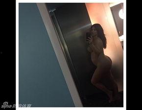 卡戴珊妇女节照片,时尚风采引关注